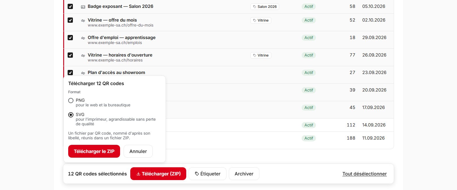 Liste des QR codes dans QR Suisse avec 12 QR codes sélectionnés, la barre d'actions groupées et la fenêtre de téléchargement ZIP au format SVG — compte de démonstration, données fictives.